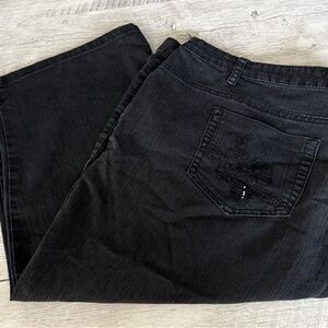 Basic Editions Black Embroidered Capri Jeans 24W Women’s Plus